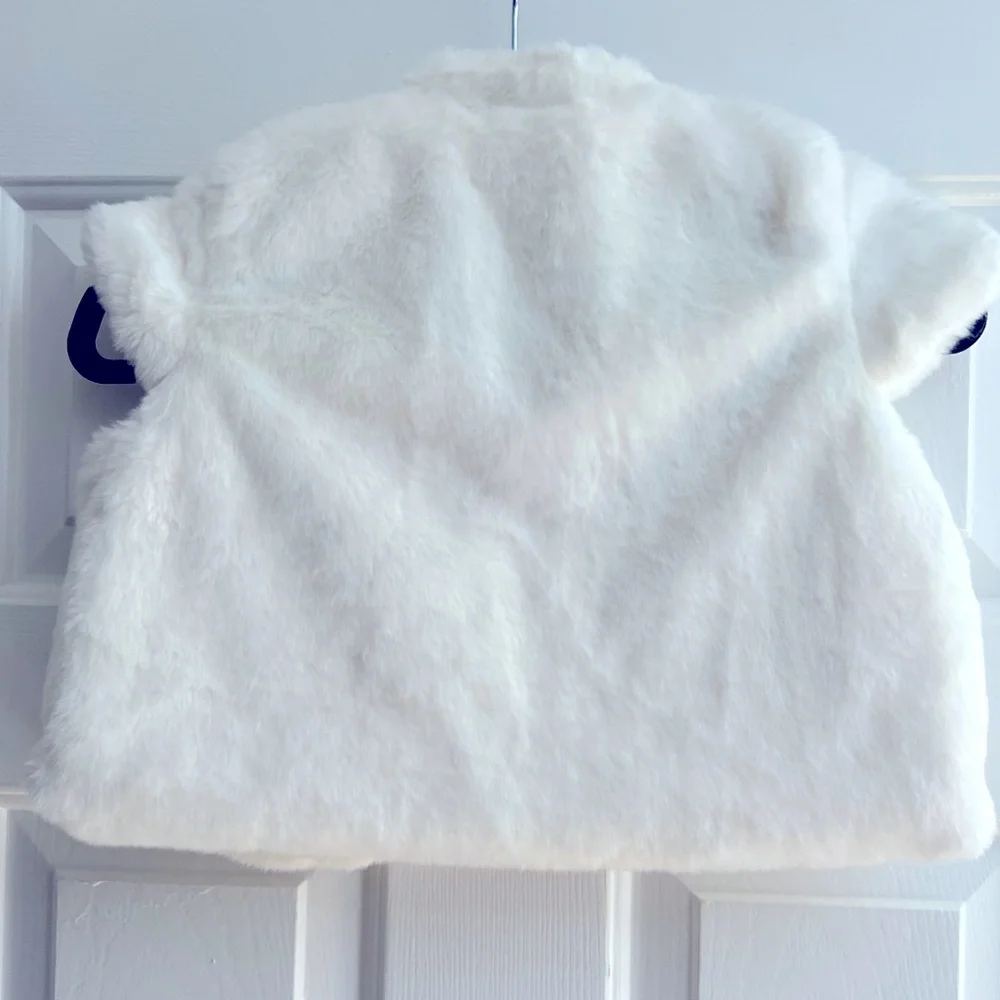 NWT-Gymboree Holiday Traditions Faux Fur White Vest with Bow size 12 months - Picture 2 of 4
